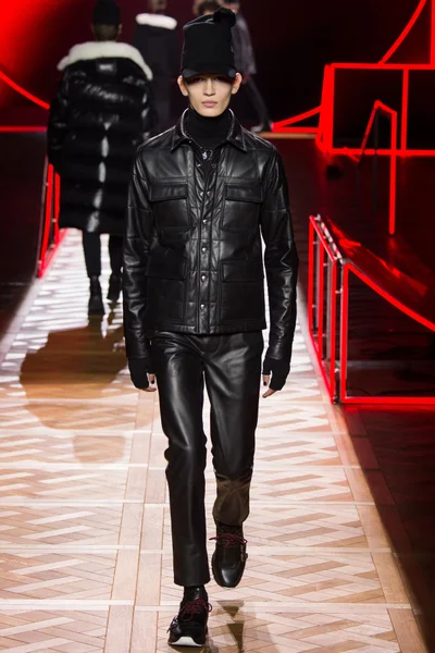 Look 15